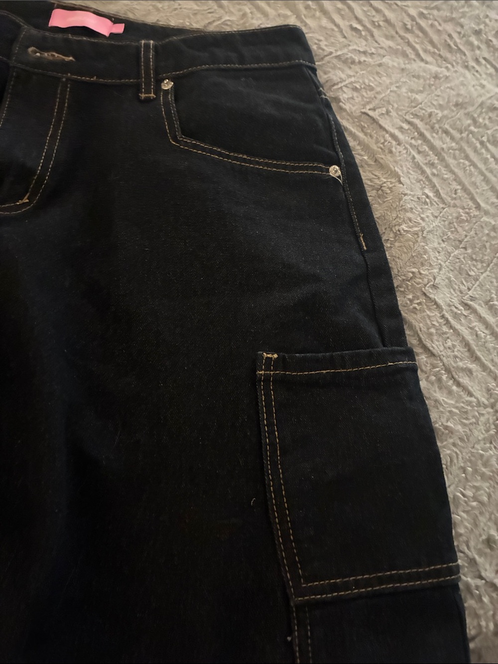 NWOT Edikted Women’s Relaxed Cargo Jeans - dark indigo with Contrast Stitching - Picture 5 of 5